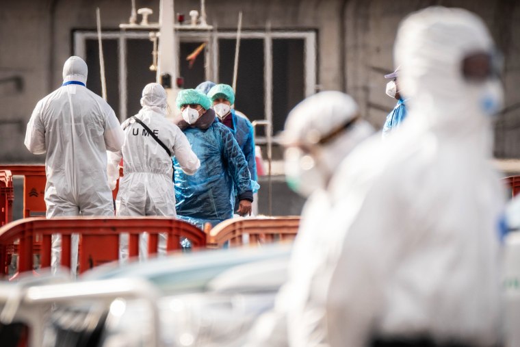 First passengers leave HV Hondius amid suspected hantavirus concerns in Tenerife