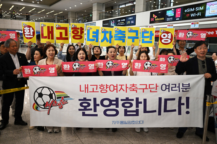 FBL-ASIA-WOMEN-KOR-PRK-SKOREA-NKOREA-POLITICS