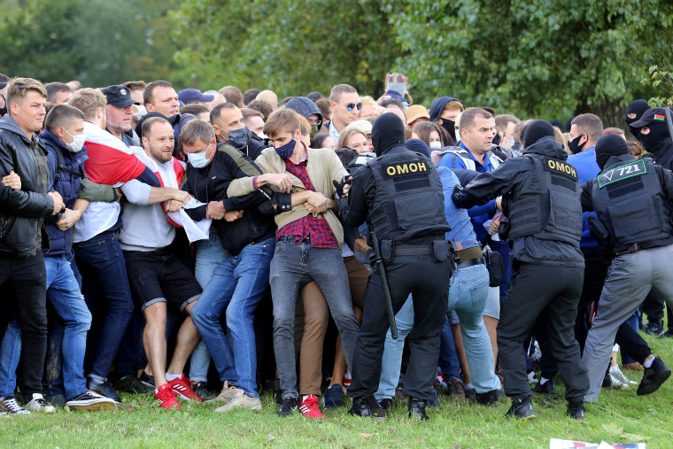 TOPSHOT-BELARUS-POLITICS-UNREST-DEMO