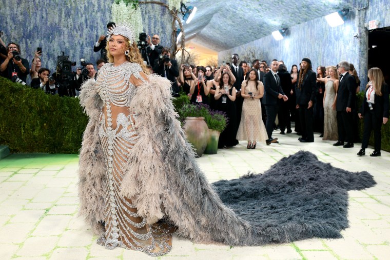Beyoncé participa do Met Gala de 2026 comemorando 