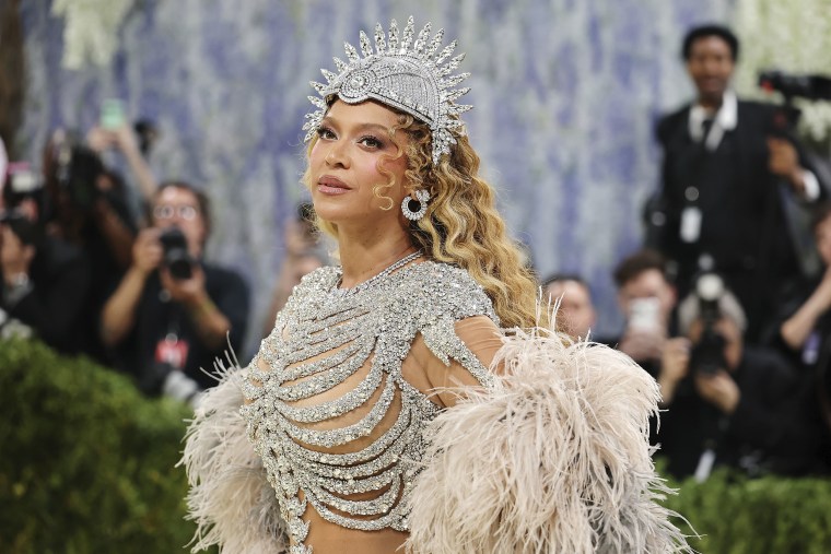 Beyoncé participa do Met Gala de 2026 comemorando 
