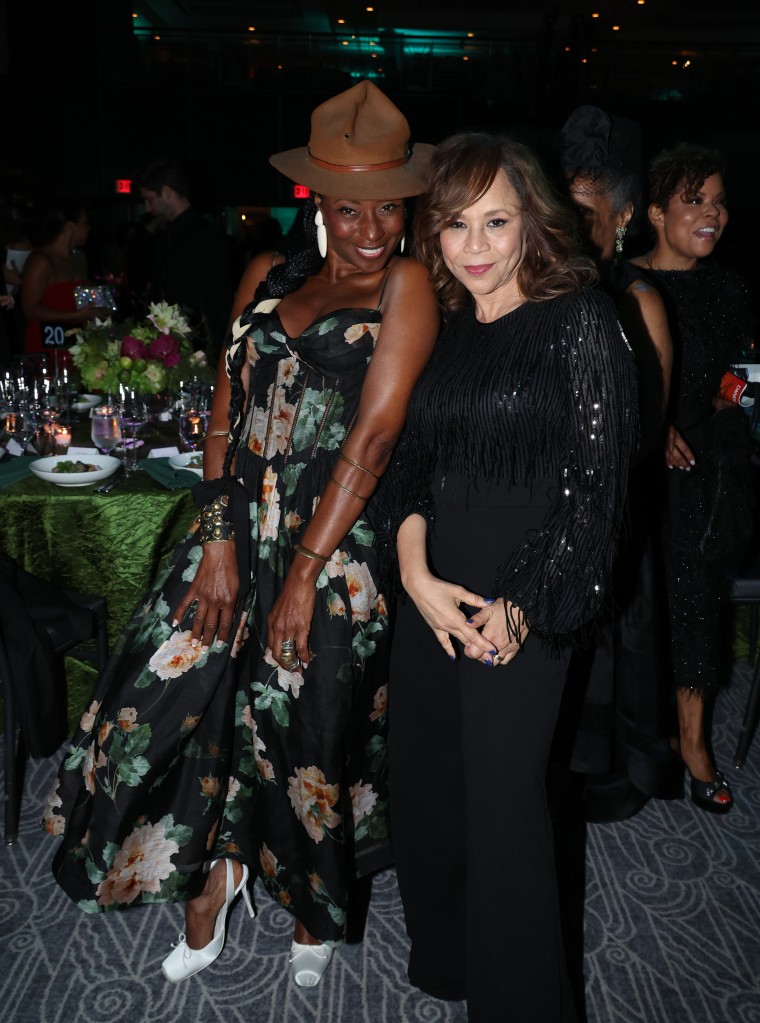 Fatima Robinson e Rosie Perez participam do 2026 Dance Theatre Of Harlem Vision Gala em 17 de abril de 2026 na cidade de Nova York.