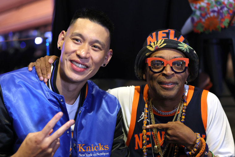 Jeremy Lin and Spike Lee hold up peace signs.