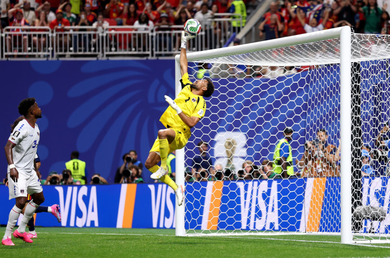 Vozinha of Cape Verde makes a save against Spain on June 15, 2026 in Atlanta.