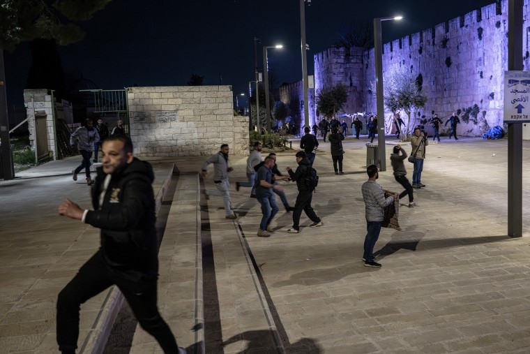 Israeli police intervene against Palestinians gathering for Tarawih prayers in Jerusalem