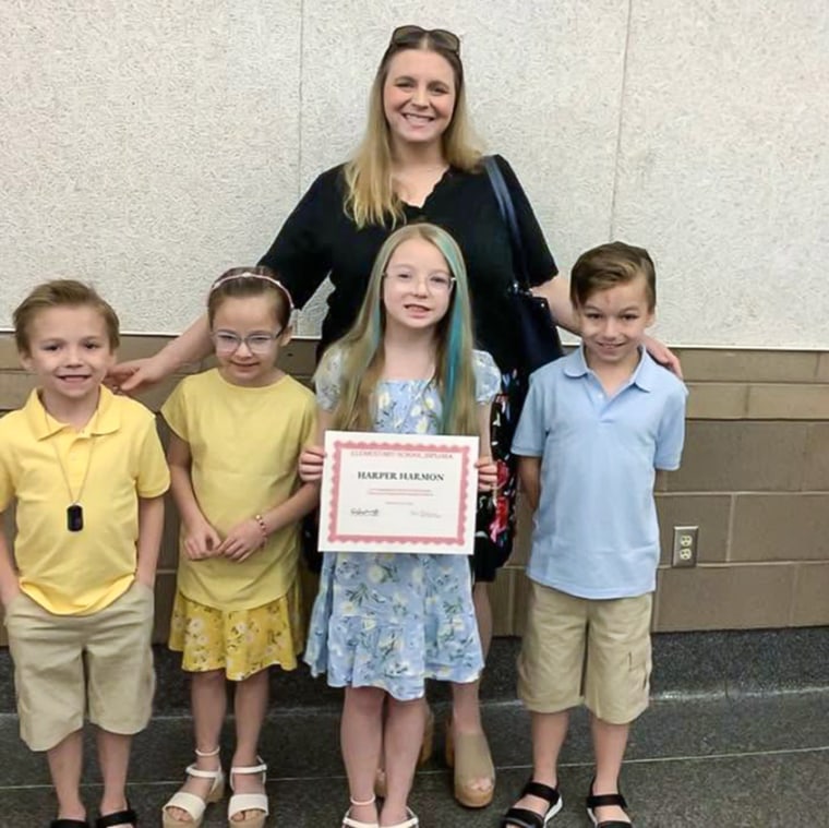 Sarah Myers with her 4 children.