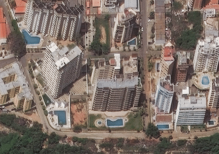Apartment building in La Guaira, Venezuela, on June 22, 2026 and on June 25 after the earthquakes.