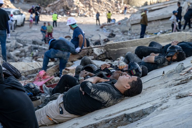 TOPSHOT-VENEZUELA-EARTHQUAKE