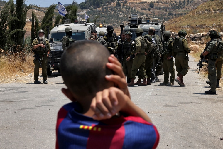 Palestinians protest confiscation of land in occupied West Bank