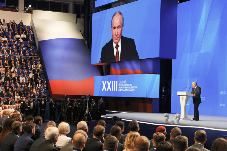 Image: Vladimir Putin on stage addressing an audience