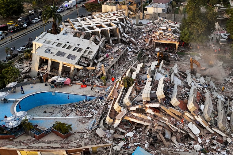 TOPSHOT-VENEZUELA-EARTHQUAKE-AFTERMATH