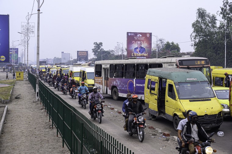 Una transitada calle en Kinshasa, la capital del Congo.
