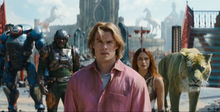 Nicholas Galitzine em uma cena como Príncipe Adam. 