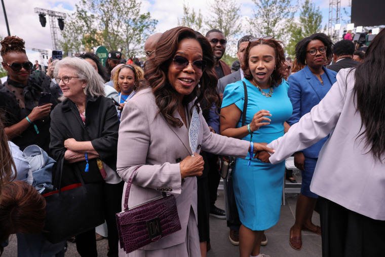 Ex-presidentes se reúnem para a cerimônia de inauguração do Centro Presidencial Obama
