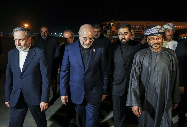 Abbas Araghchi (L), Mohammad Bagher Ghalibaf (C), and Omani Foreign Minister Badr bin Hamad Al Busaidi (R) arrive in Oman, on June 22. 