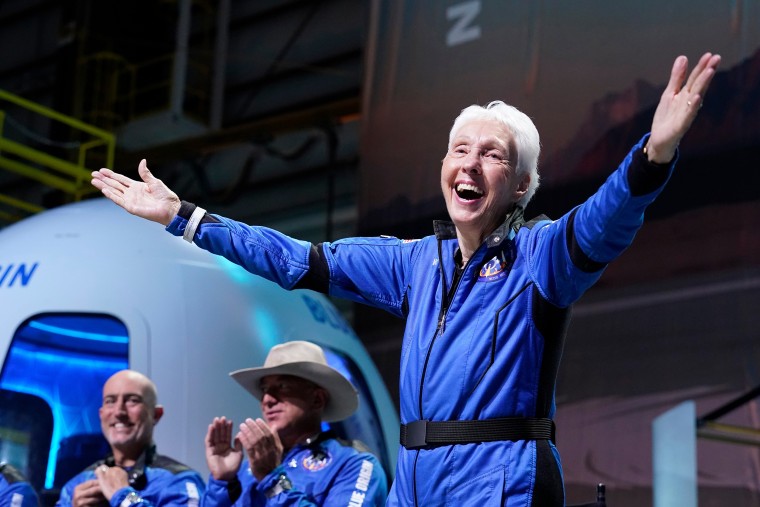 Mark Bezos,Jeff Bezos,Oliver Daemen,Wally Funk