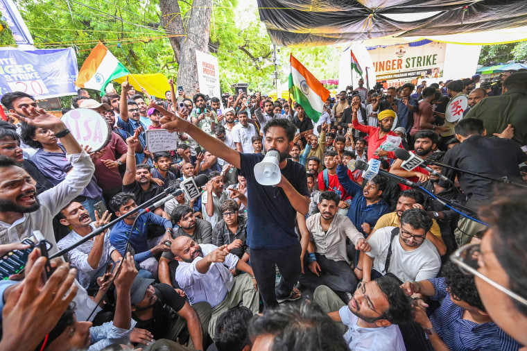 CJP Founder Abhijeet Dipke Begins Indefinite Hunger Strike At Jantar Mantar, As Police Shifts Sonam Wangchuk To Hospital