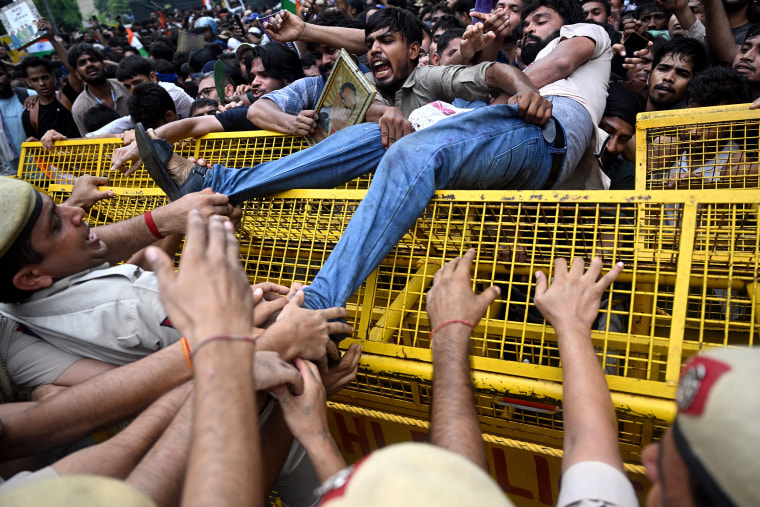 TOPSHOT-INDIA-POLITICS-EDUCATION-PROTEST