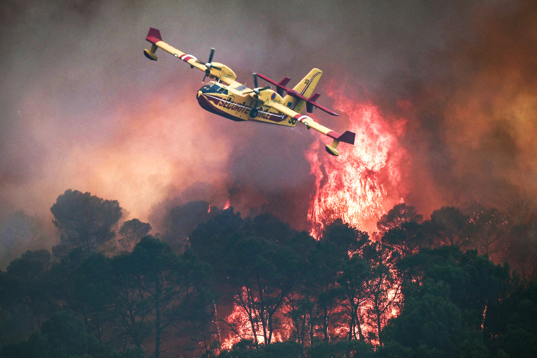 TOPSHOT-FRANCE-ENVIRONMENT-CLIMATE-WEATHER-WILDFIRE