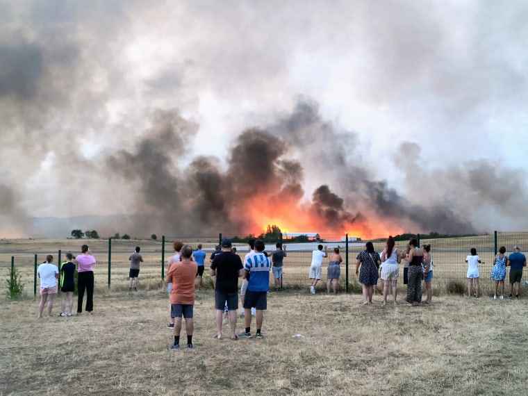 TOPSHOT-FRANCE-ENVIRONMENT-CLIMATE-WILDFIRE