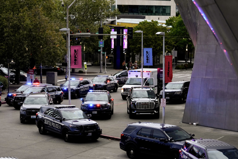 Seattle police respond to the shooting. Lindsey Wasson / AP