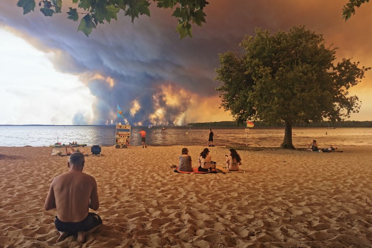 260728-france-wildfires-summer-mn-0920-4681f3.jpg