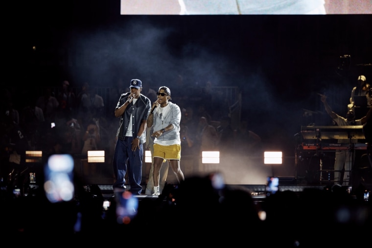 Pharrel tocou várias faixas com Hov durante o JAŸ-Z 25.