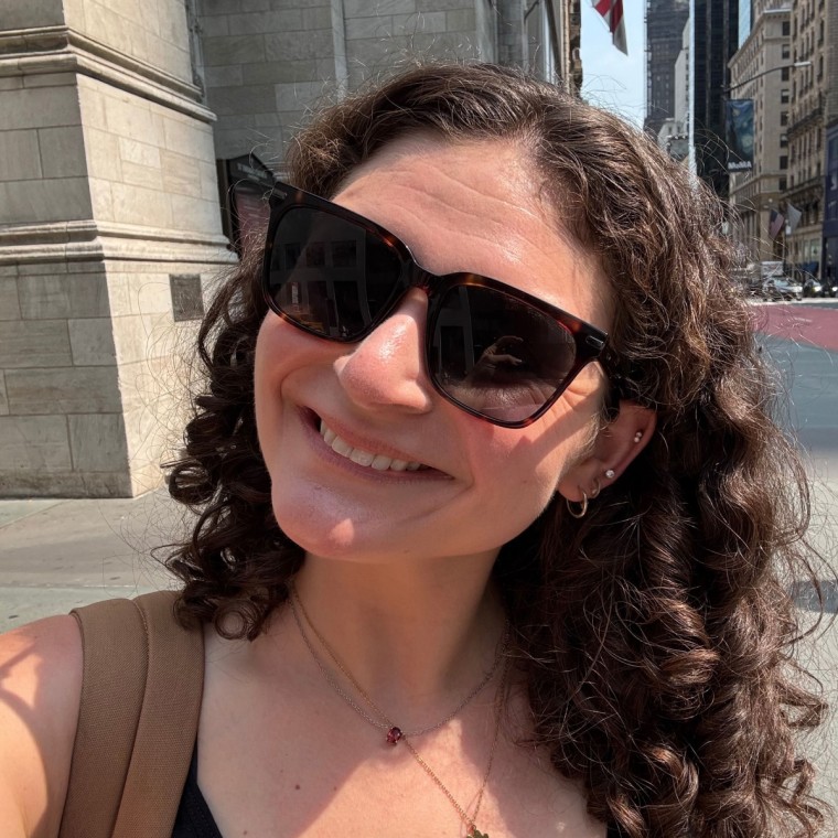 A woman wearing Quay’s Recap Sunglasses.