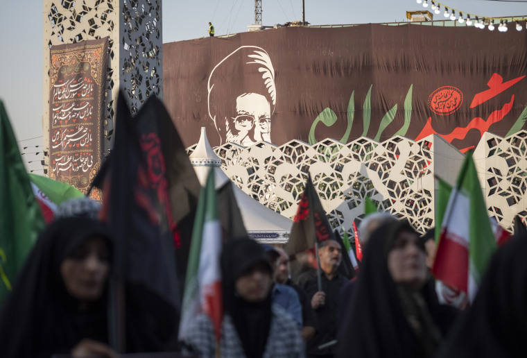 Conmemoración del Arbaeen en Teherán en medio de tensiones entre Irán y Estados Unidos.
