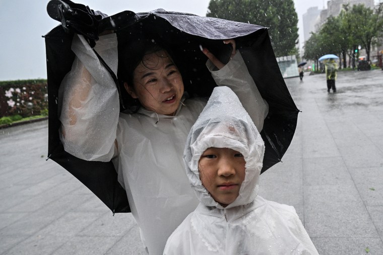 TOPSHOT-CHINA-WEATHER-TYPHOON
