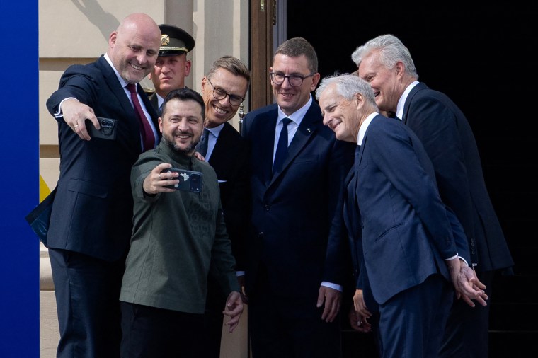 TOPSHOT-UKRAINE-RUSSIA-CONFLICT-WAR-DIPLOMACY-NB8