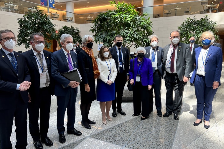 Image: A group of finance ministers stood in a line