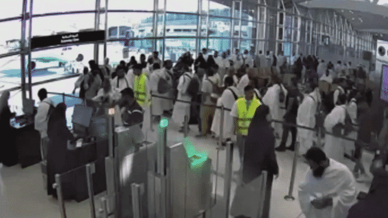 Image: Gif of video footage of an onslaught connected Riyadh airport
