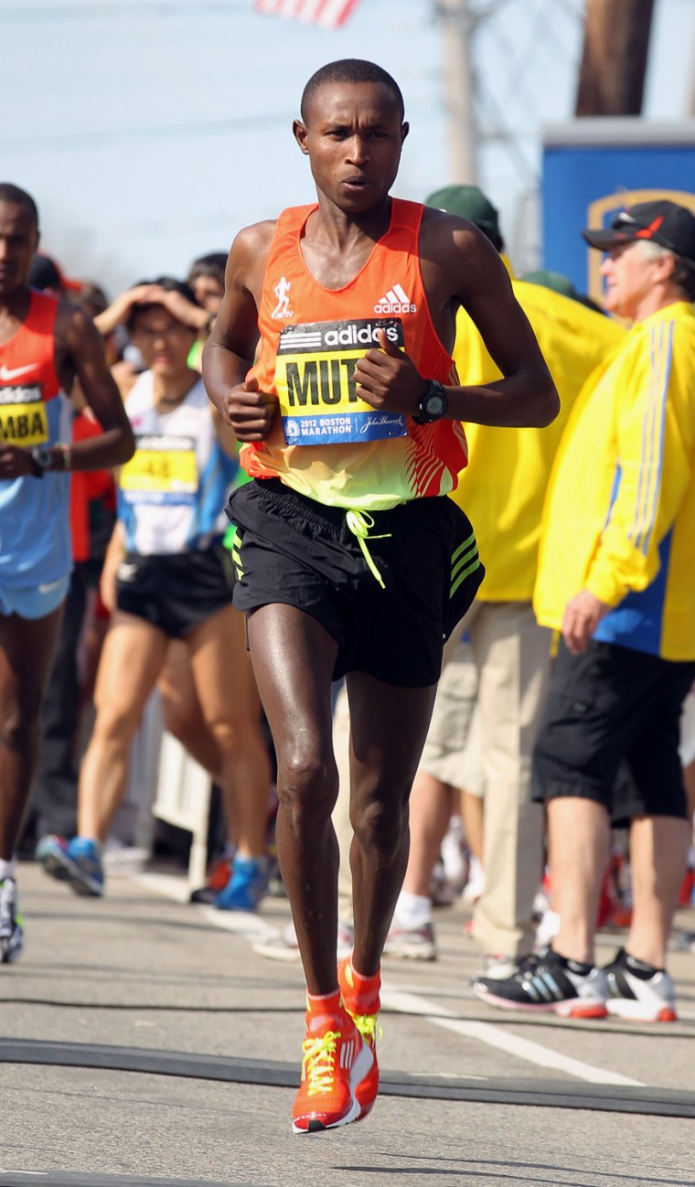 Boston Marathon runners take off in recordhigh heat