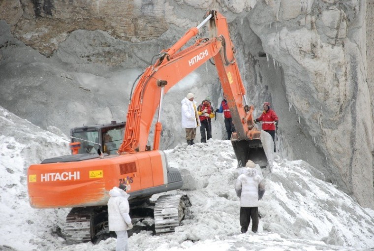 Heavy machinery works at what was the Pakistan army's Gayari base in the Kashmir mountains to find bodies of the 139 people who were buried in an avalanche on April 7, 2012.