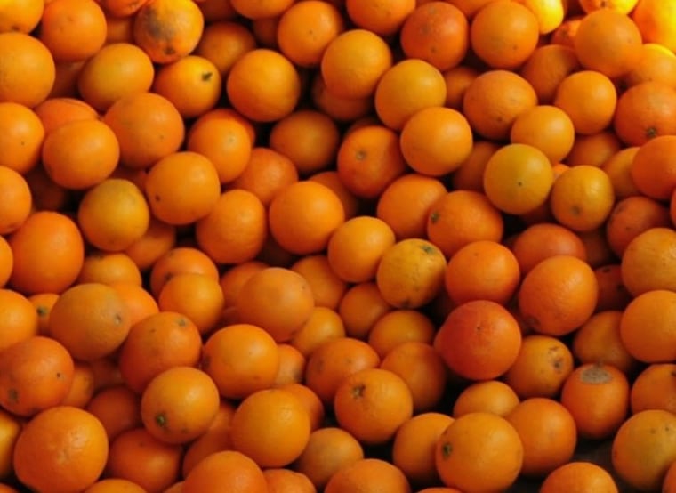 Vitamin C, found in citrus fruits such as oranges, may have a protective effect against air pollution, researchers said.
