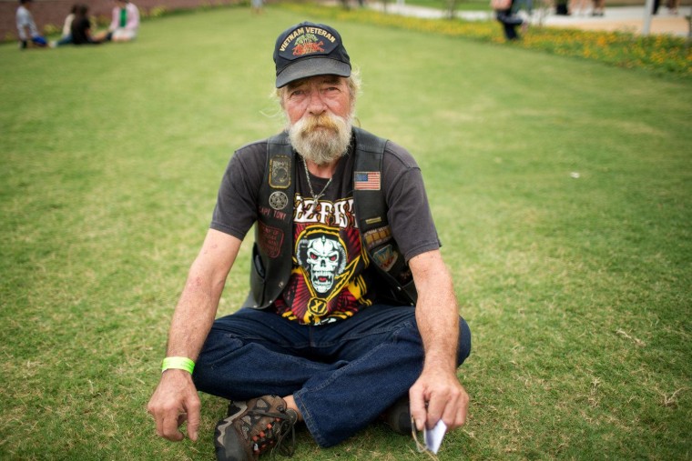 Ron Paul and Tea Party supporters rally before Republican National