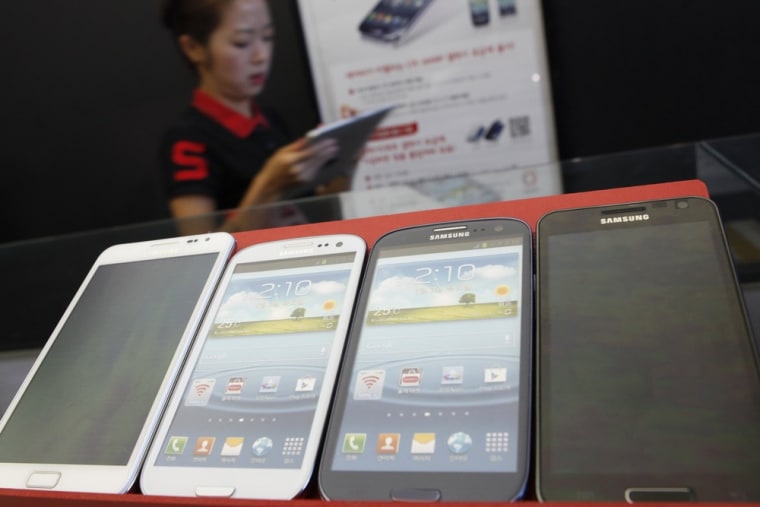 Samsung Electronics' Galaxy smartphones are displayed at a store in Seoul August 27, 2012.