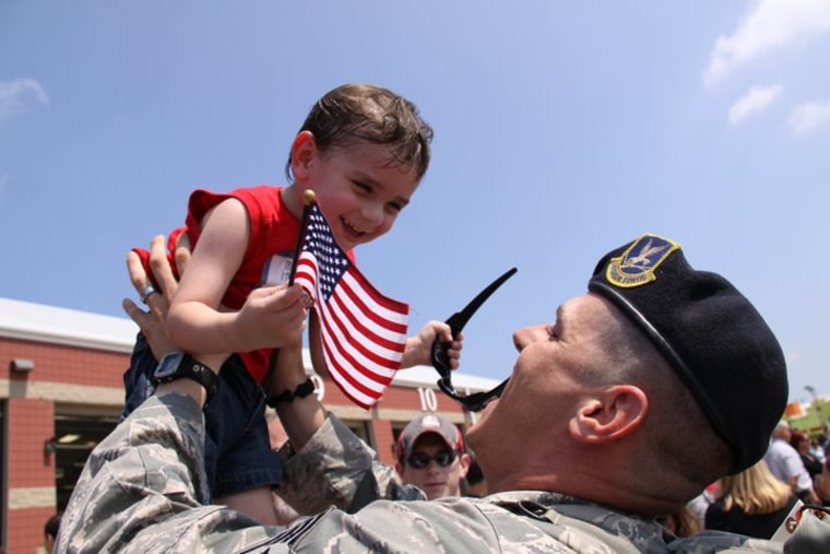 Braedyn Kiser welcoming home Daddy from Iraq