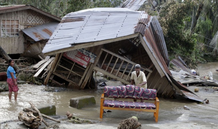 Typhoon Bopha leaves hundreds dead in the Philippines