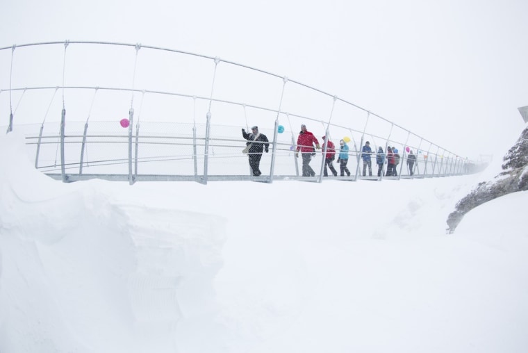 Image: Titlis Cliff Walk