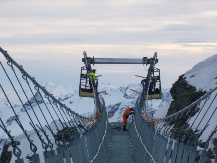 Image: Titlis Cliff Walk