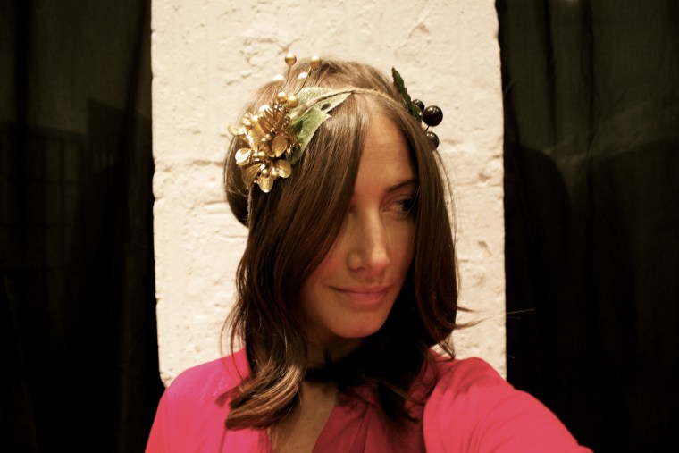 Too cute? DIY fashionista Chelsa Skees explains how to make a festive holiday headband this season.