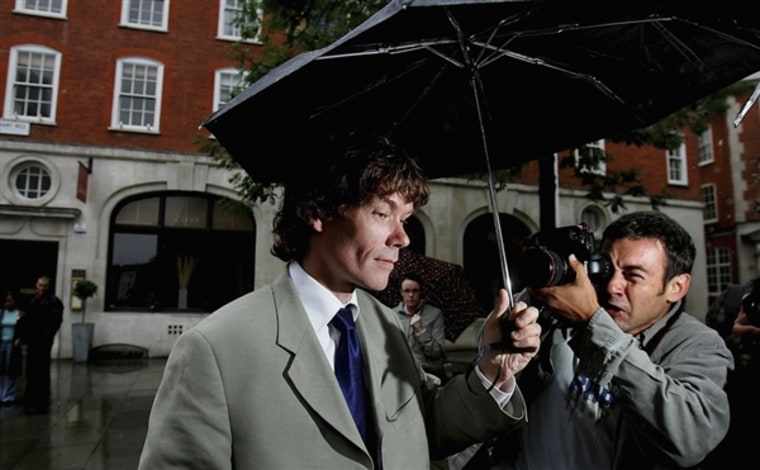 Gary McKinnon, in July 2005, making his way into a London courthouse.