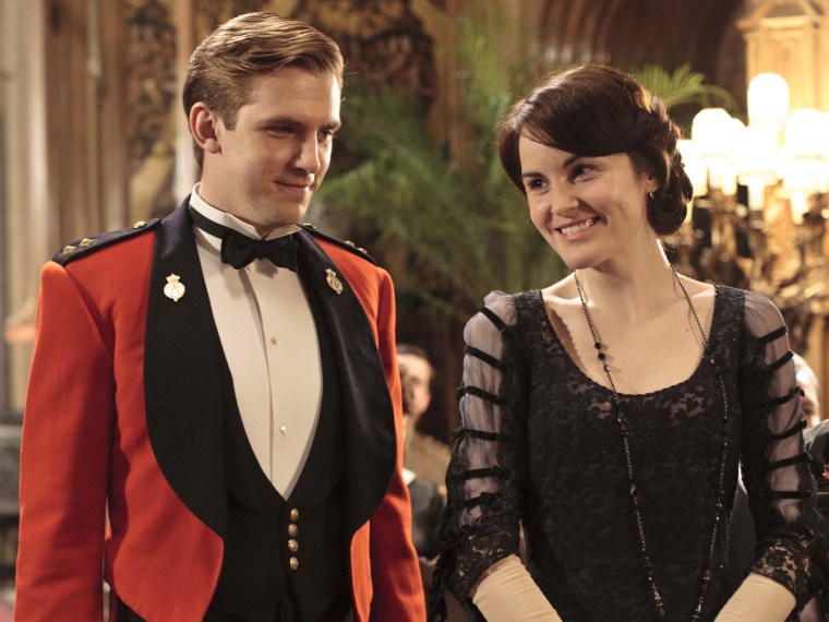 Dan Stevens (as Matthew Crawley) and Michelle Dockery (as Lady Mary Crawley) in \"Downton Abbey.\"