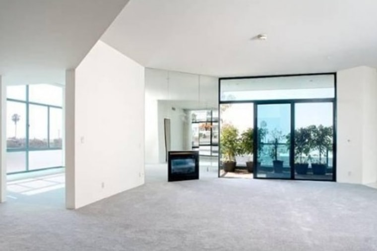 Korean pop star Psy reportedly has bought a condo in Los Angeles for $1.249 million.