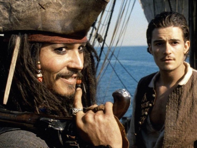 Orlando Bloom, ye scurvy! Ye be doin' it wrong!