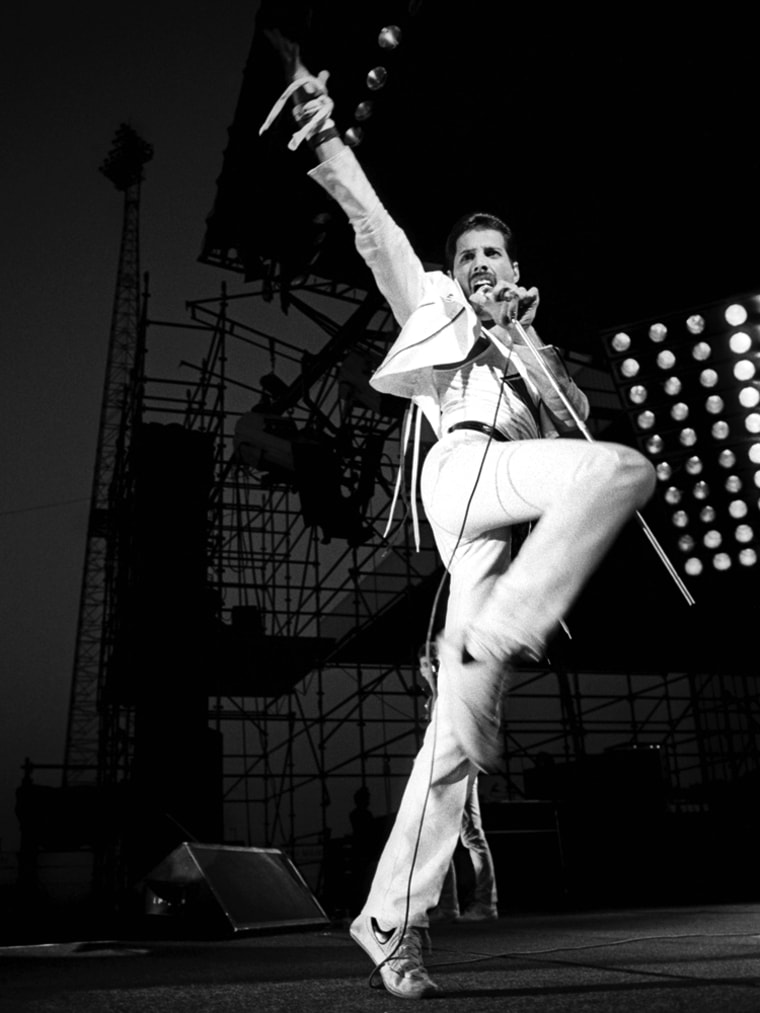 1982:  (FILE PHOTO) ($150 USD MINIMUM PER IMAGE) On September 5, 2011 Freddie Mercury of Queen would have celebrated his 65th birthday while Queen's last five studio albums will be reissued.

Please refer to the following profile on Getty Images Archival for further imagery. 

http://www.gettyimages.co.uk/Search/Search.aspx?EventId=120781881&EditorialProduct=Archival



Singer Freddie Mercury (1946 - 1991) performing with British rock group Queen at Milton Keynes, 1982. (Photo by Denis O'Regan/Getty Images)