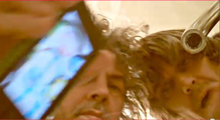 You're doing it wrong!: The Flaming Lips will walk you through the process ... with some seriously bad back lighting.
