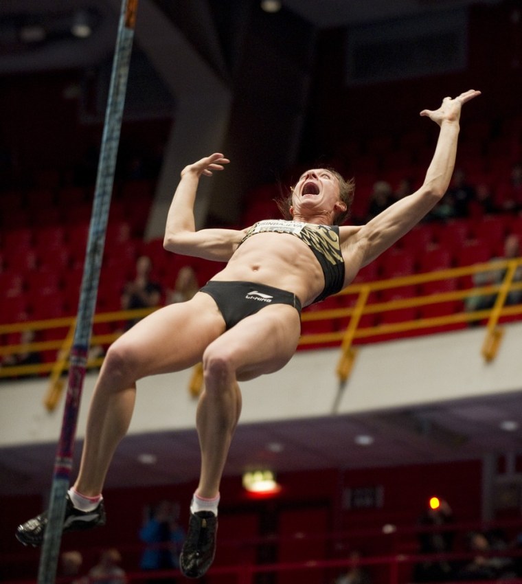 Russian sets indoor pole vault world record